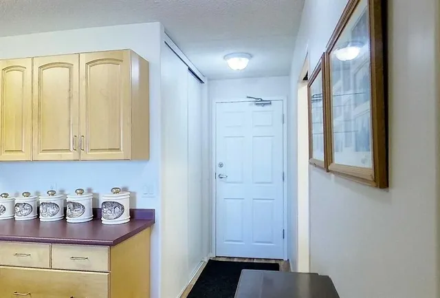 777 48 St #302, Edson 4