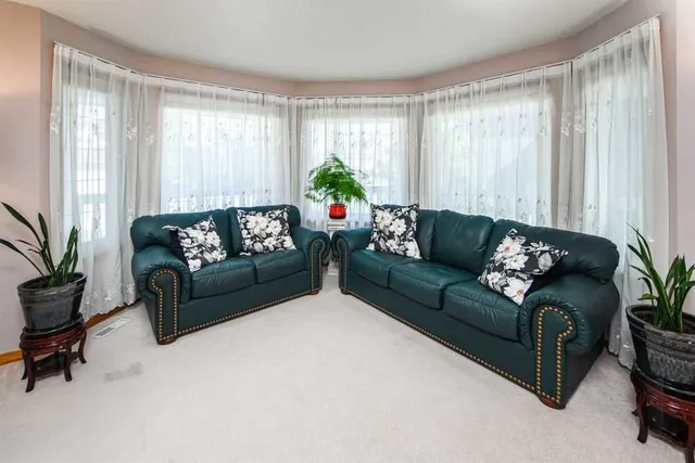116 Hawkmount Hts, Calgary 4