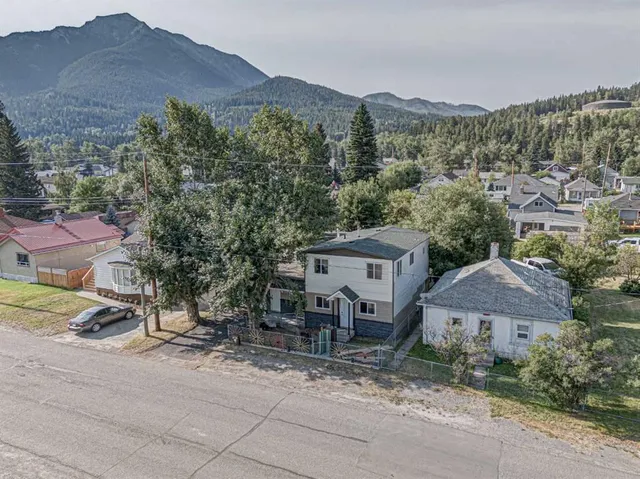 12730 19 Ave, Blairmore