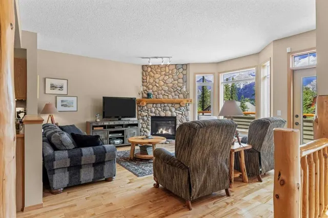 1077 Wilson Way, Canmore 2