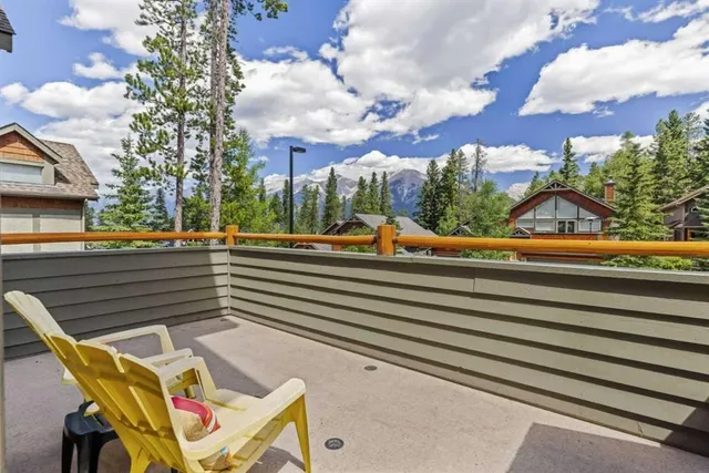 1077 Wilson Way, Canmore 3