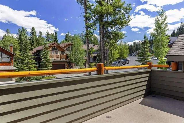 1077 Wilson Way, Canmore 4