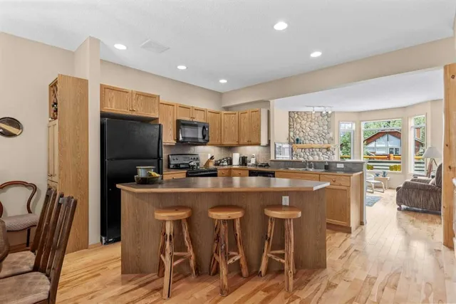 1077 Wilson Way, Canmore 5