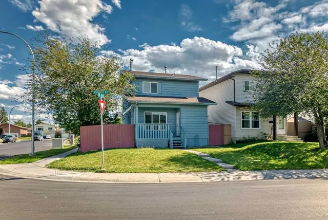 3 Whitworth Way, Calgary 2