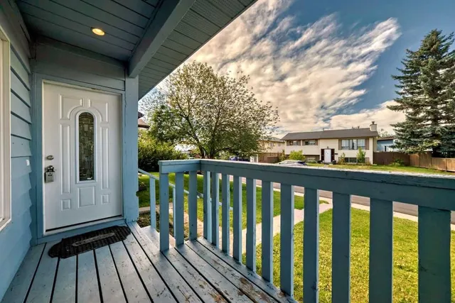 3 Whitworth Way, Calgary 3