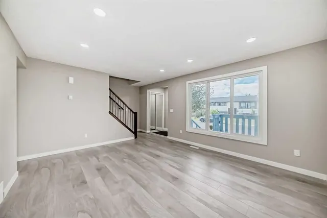 3 Whitworth Way, Calgary 4