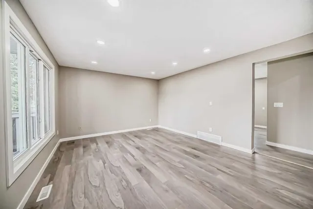 3 Whitworth Way, Calgary 5