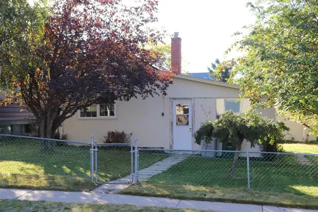 5021 6 Avenue, Edson 2
