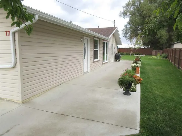 17 8 Ave, Barnwell 2