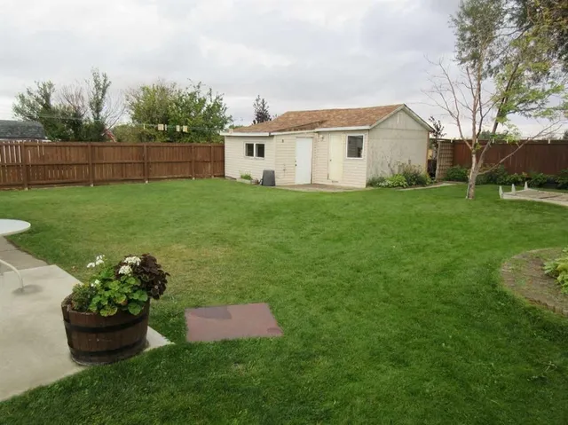 17 8 Ave, Barnwell 3