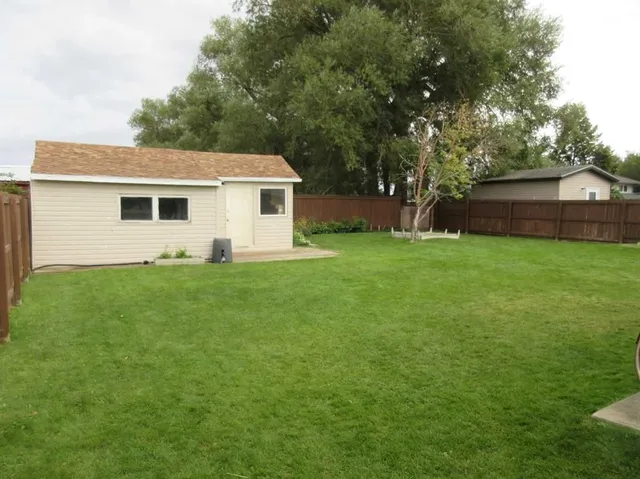 17 8 Ave, Barnwell 4