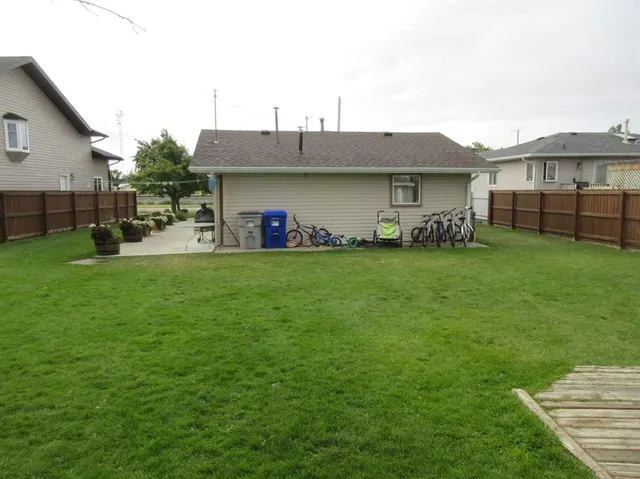 17 8 Ave, Barnwell 5