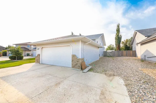 6609 34 St, Lloydminster 2