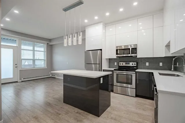 2308 Centre St #304, Calgary 4