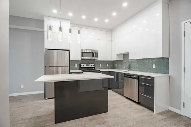 2308 Centre St #304, Calgary 5