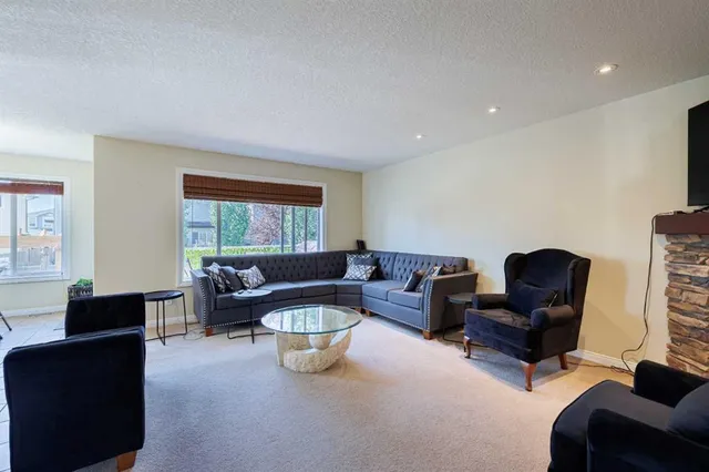 2033 Luxstone Link, Airdrie 4