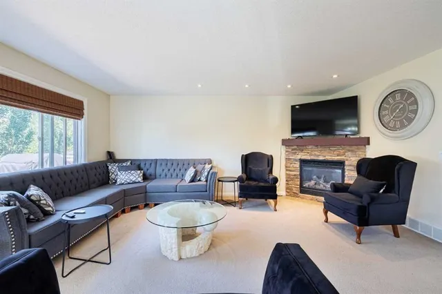 2033 Luxstone Link, Airdrie 5