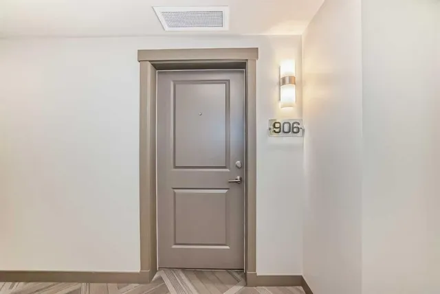 32 Varsity Estates Cir #906, Calgary 3