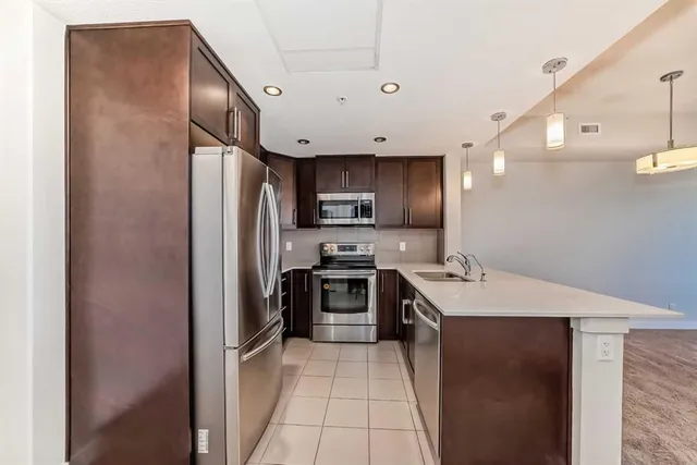 32 Varsity Estates Cir #906, Calgary 5