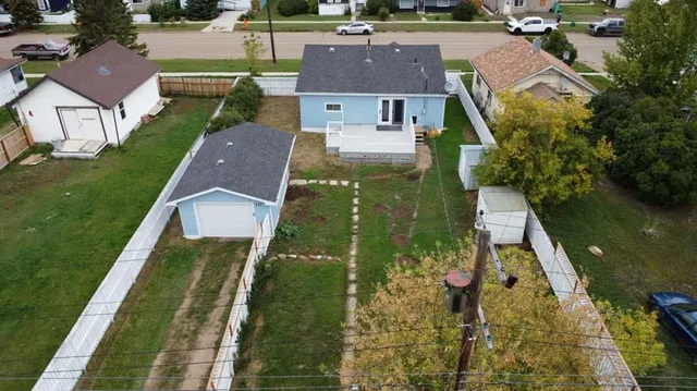 215 2 Ave, Hanna 3
