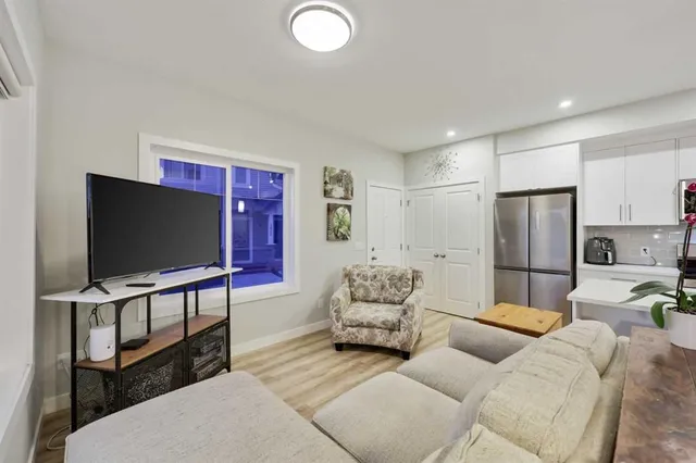 380 CANALS Cross, Airdrie 4