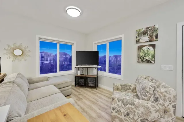 380 CANALS Cross, Airdrie 5