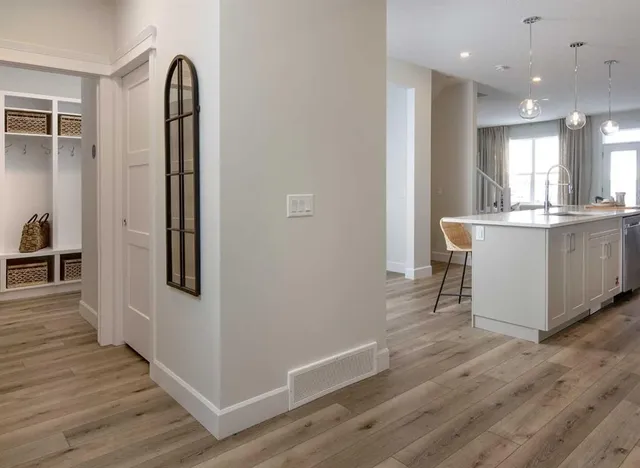 98 Hotchkiss Manor, Calgary 4