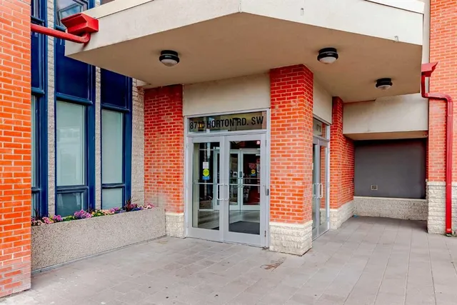 8710 Horton Rd #807, Calgary 3