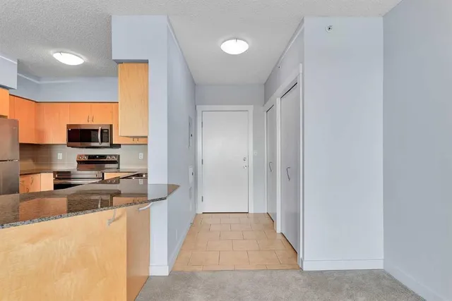8710 Horton Rd #807, Calgary 4