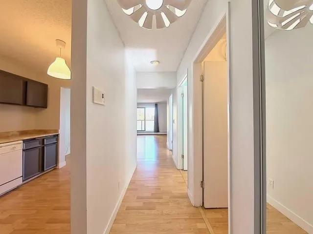 1821 17A St #202, Calgary 2