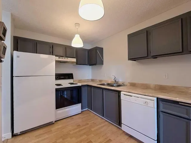 1821 17A St #202, Calgary 4