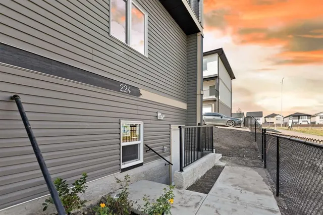 224 Corner Meadows, Calgary 3