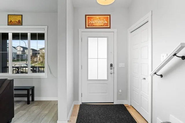 92 Edith Gate, Calgary 3