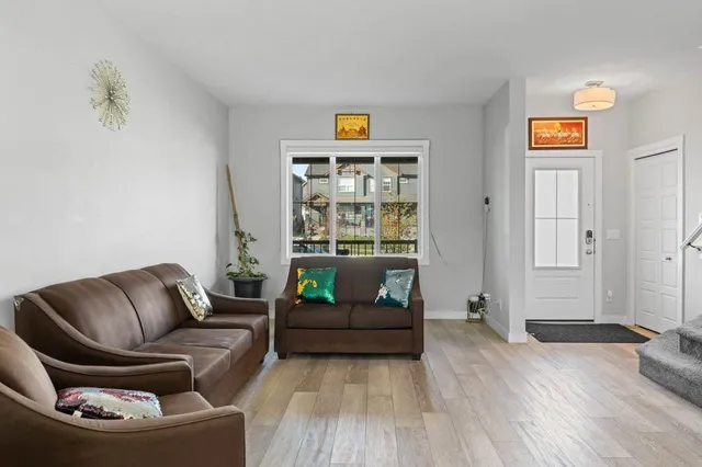 92 Edith Gate, Calgary 4