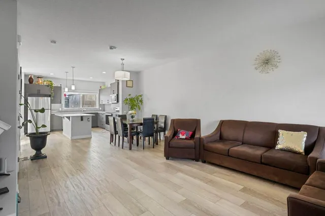 92 Edith Gate, Calgary 5
