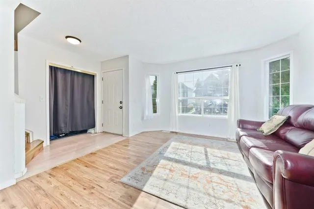 121 Tarington Pk, Calgary 4