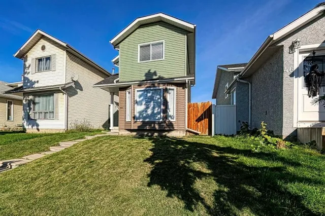 48 Dovercliffe Way, Calgary