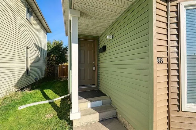 48 Dovercliffe Way, Calgary 4