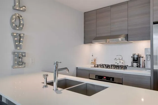 1501 6 St #304, Calgary 4