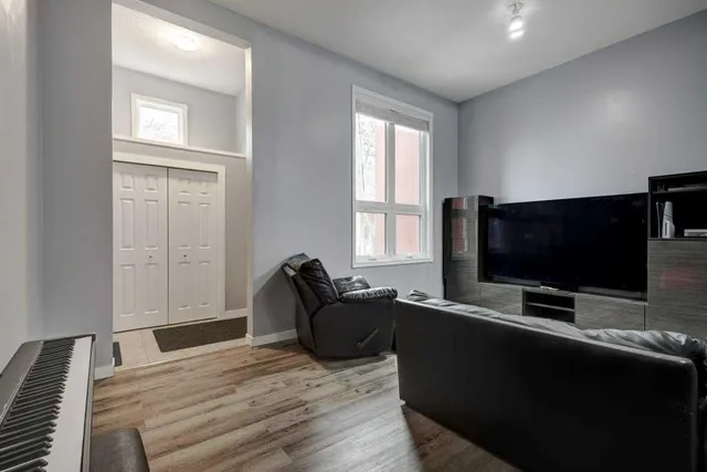7 Westland Rd #9, Okotoks 4