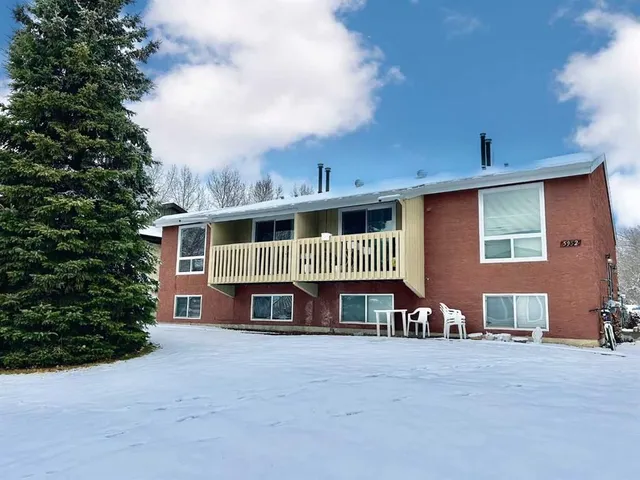 5952 45 Ave #A, Lacombe 2