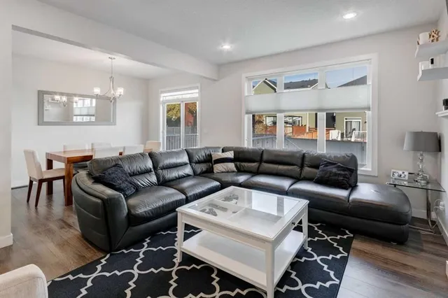 27 Bayview Cir, Airdrie 4