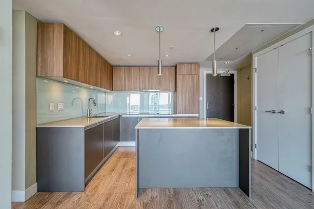 1122 3 St #3010, Calgary 4