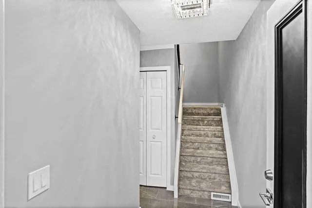 2519 38 St #13, Calgary 5