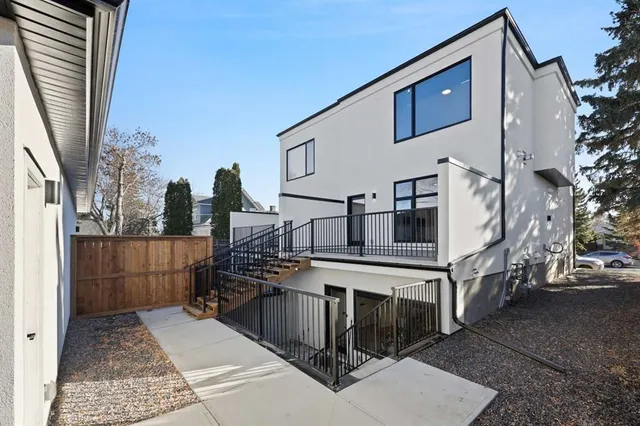 3546 2nd Ave, Calgary 4