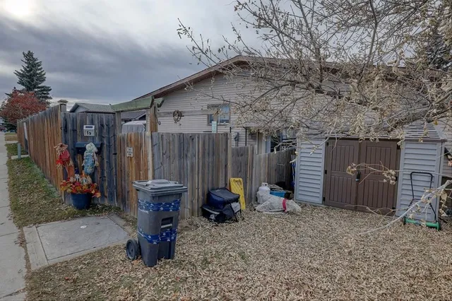15 Glenpatrick Cres, Cochrane 3