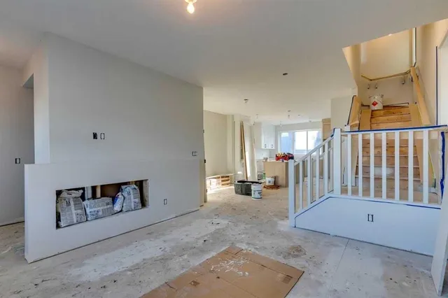 189 Treeline Ave, Calgary 5