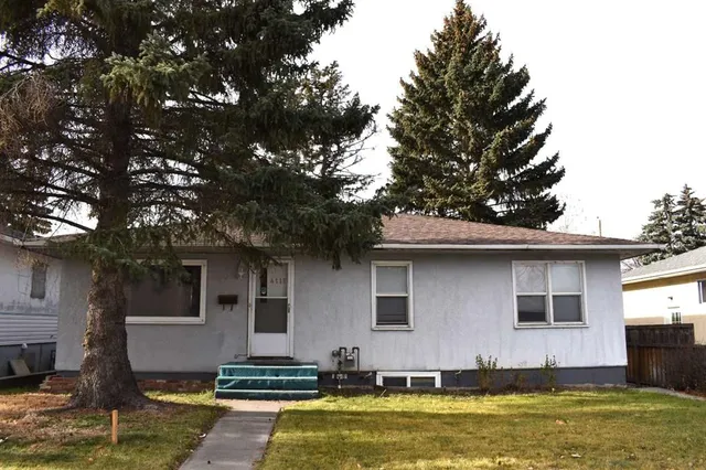 4111 Centre St, Calgary 2