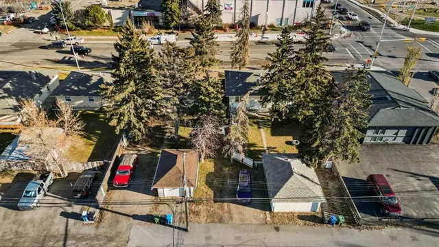 4111 Centre St, Calgary 5