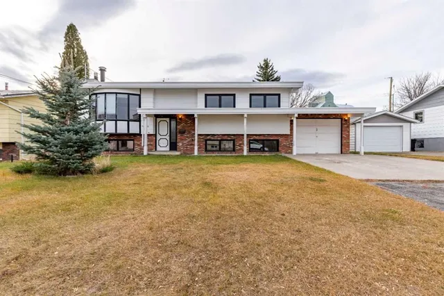 120 16 St, Fort Macleod 2